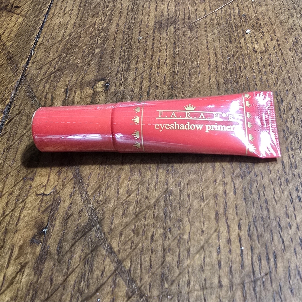 Farah Eye Primer - Bold Red